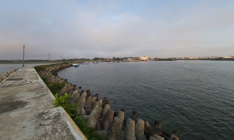 Teluk Penyu Wharf: Heartbeat of Cilacap's Coastal Charm